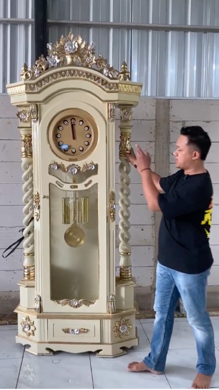 Lemari jam jati Mewah